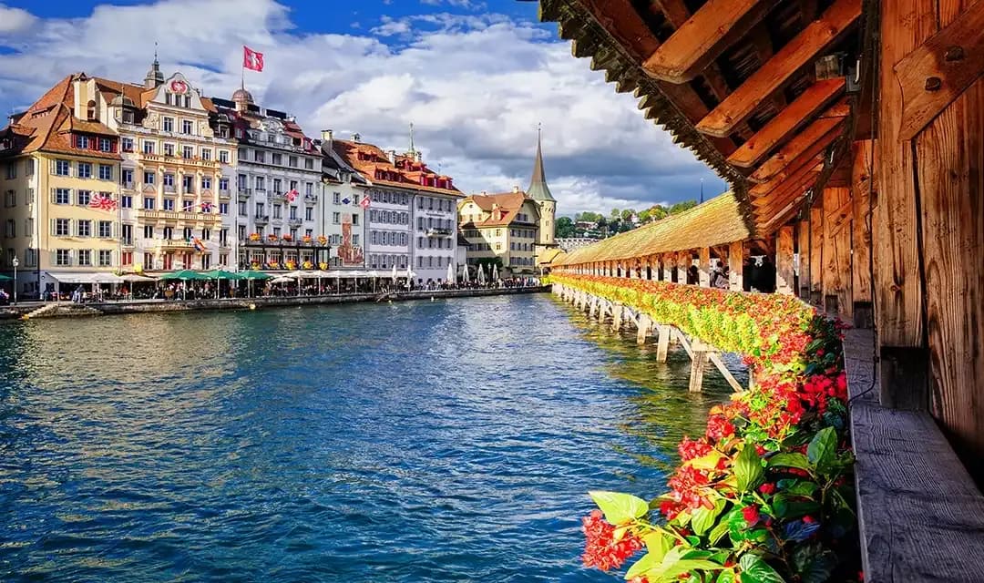 Zürich - Lucerne (45 min by private car) (2-hour tour)